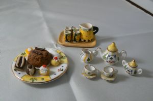 ceramic accessories and cakes