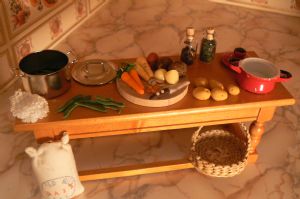 Dressed vegetable preparation table